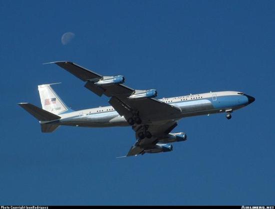 在波音747之前，美國總統(tǒng)專機(jī)是波音707，圖為里根的波音707-353B型“空軍一號”專機(jī)